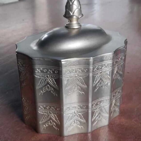 Godinger Silver Plated Etched Scalloped Pineapple Finial Lidded Trinket Box - Picture 11 of 11